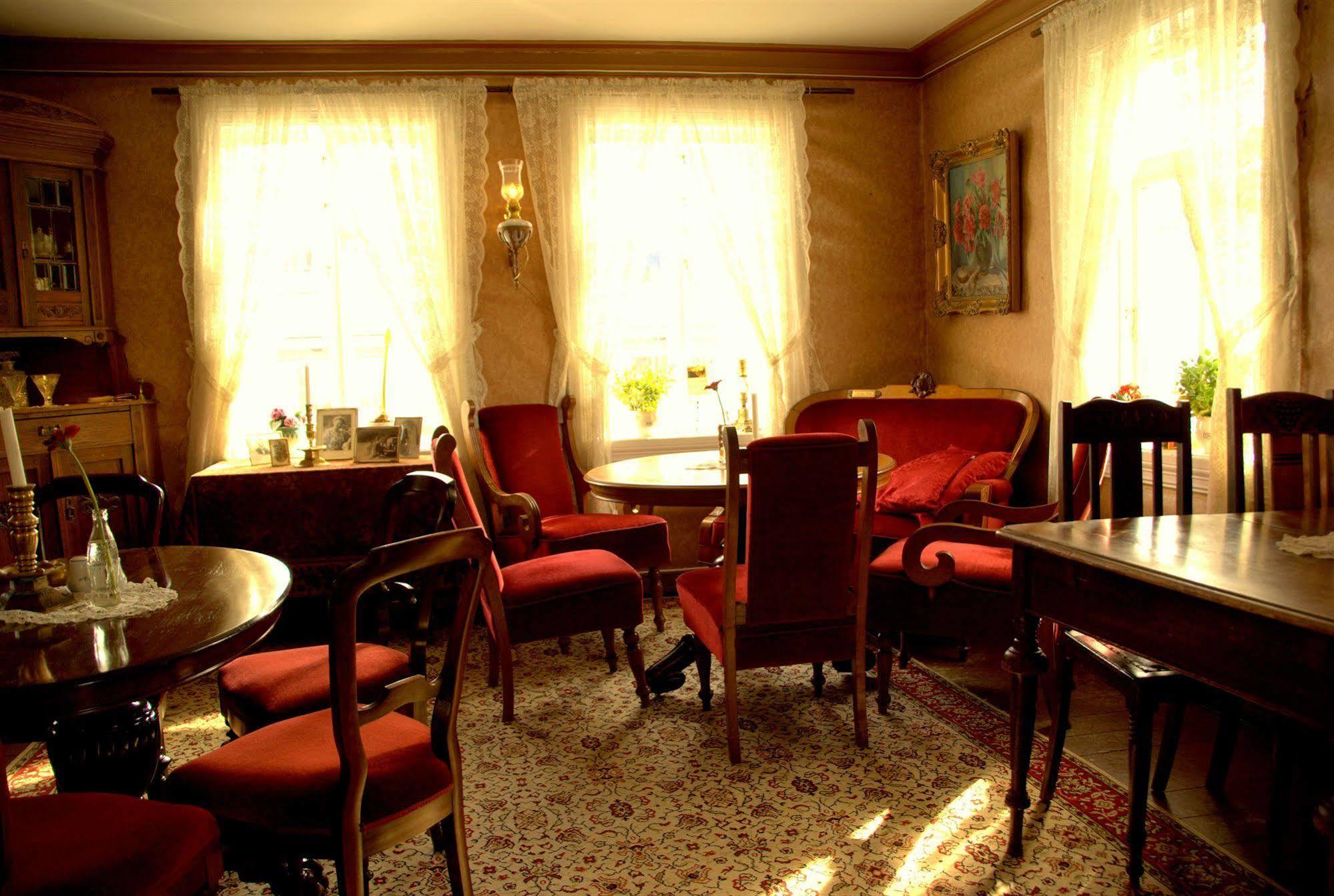 Paulsens Hotel Lyngdal Ngoại thất bức ảnh