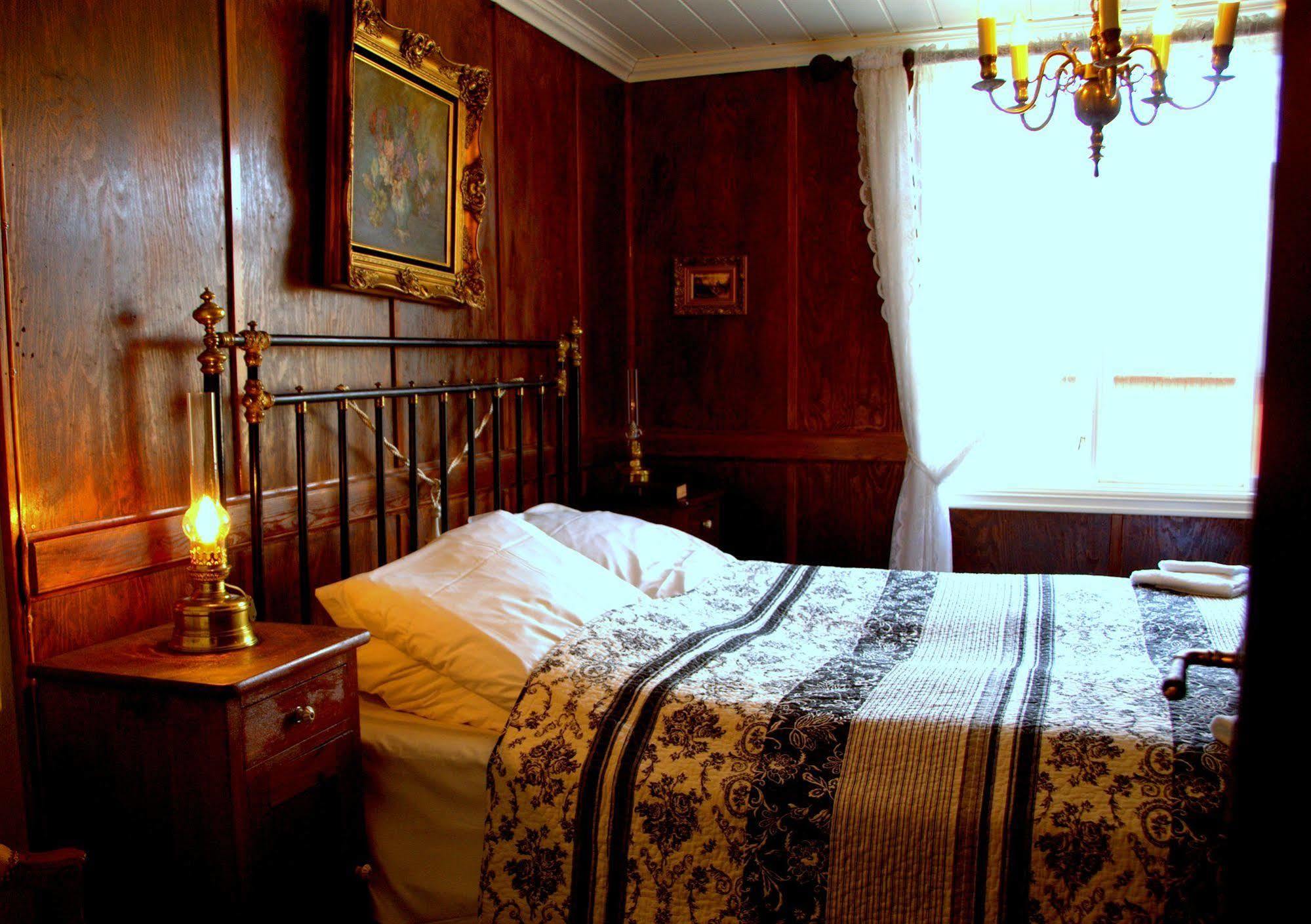Paulsens Hotel Lyngdal Ngoại thất bức ảnh